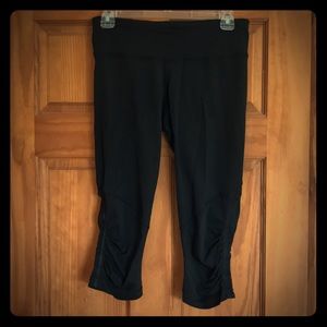 LULULEMON sz 8 Capri workout pant with ruching